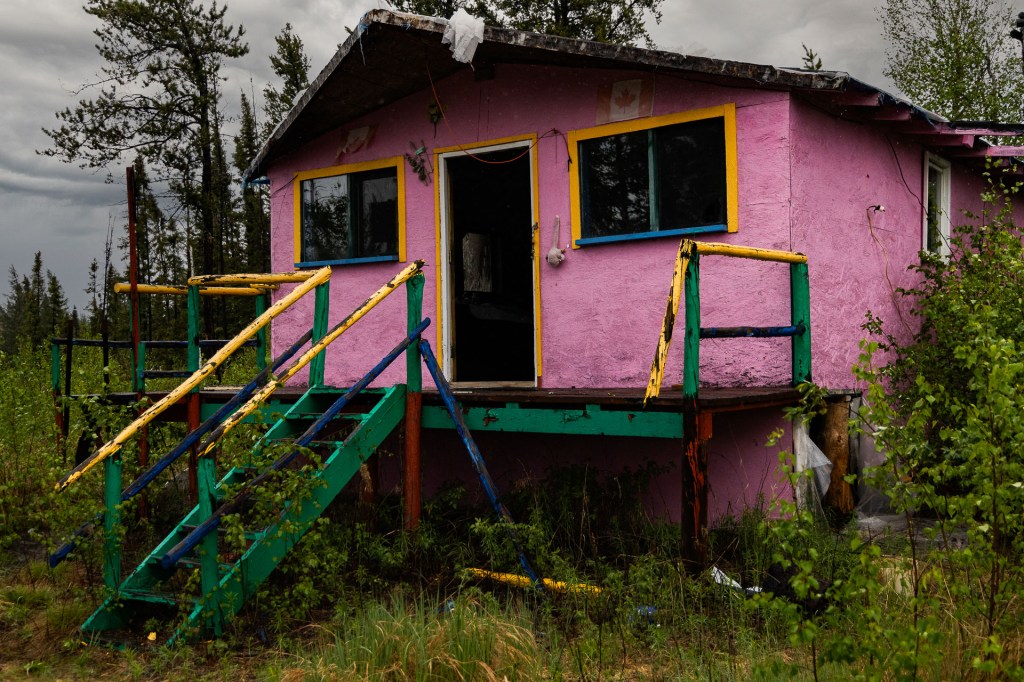 A forgotten pink house falls into ruin.